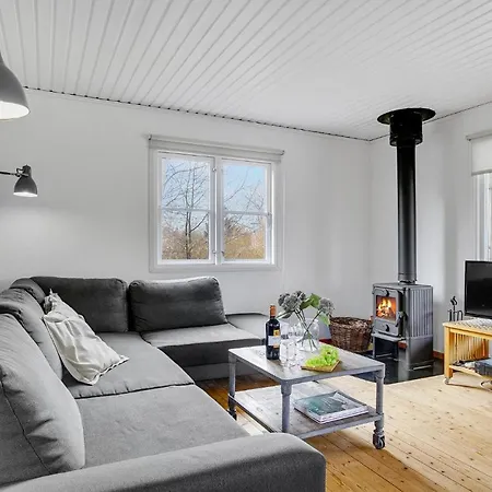Feriehus 3 Bedroom Amazing In Nykobing Sj Nyrup
